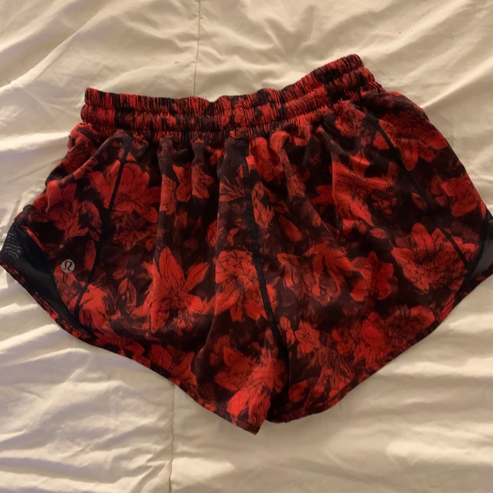 Lululemon Hotty Hot Shorts 2.5”